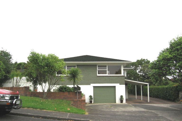 Photo of property in 2/4 Northgrove Avenue, Hillcrest, Auckland, 0627