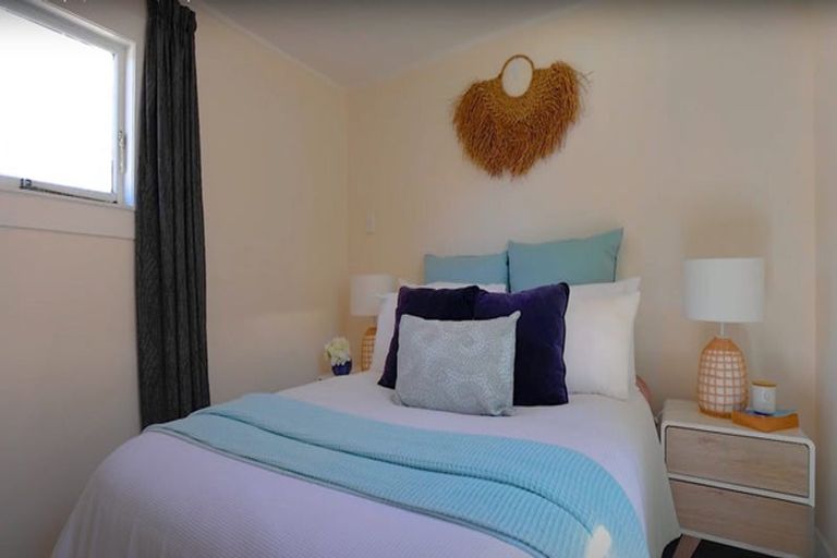 Photo of property in 71 Golf Road, New Lynn, Auckland, 0600
