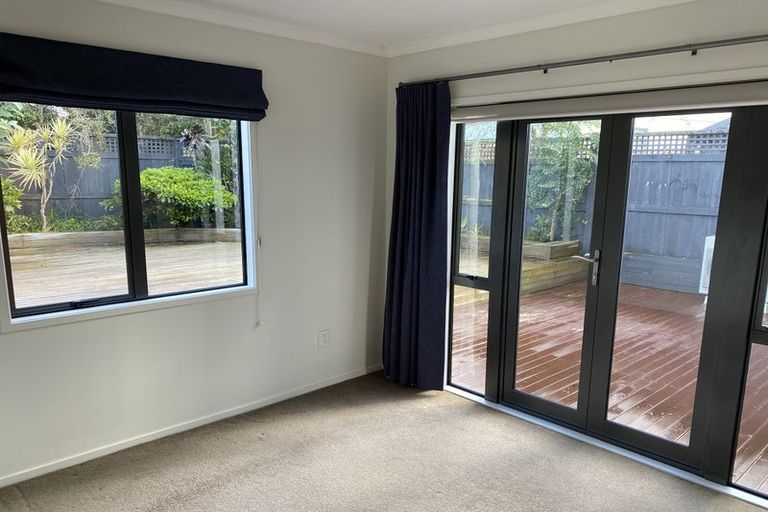 Photo of property in 54 Provence Esplanade, Te Atatu Peninsula, Auckland, 0610