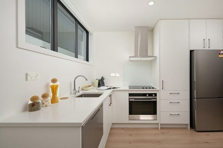 Photo of property in 10/12 Tawa Road, Te Atatu Peninsula, Auckland, 0610