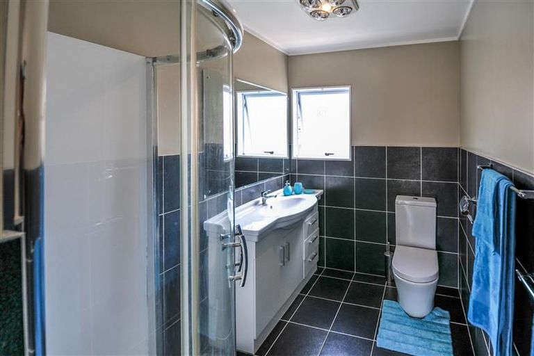 Photo of property in 1/20 Hogans Road, Glenfield, Auckland, 0629
