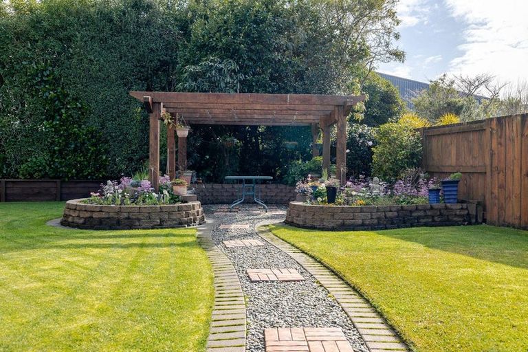 Photo of property in 62 Royal Oak Drive, Kelvin Grove, Palmerston North, 4414