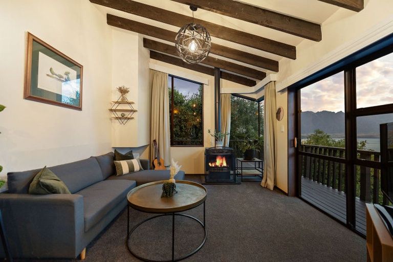 Photo of property in 4b Caples Place, Fernhill, Queenstown, 9300