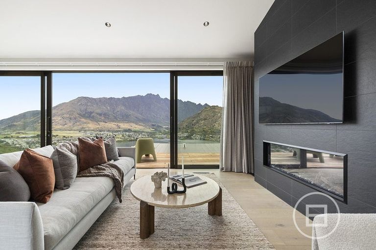 Photo of property in 86 Middleton Road, Queenstown Hill, Queenstown, 9300