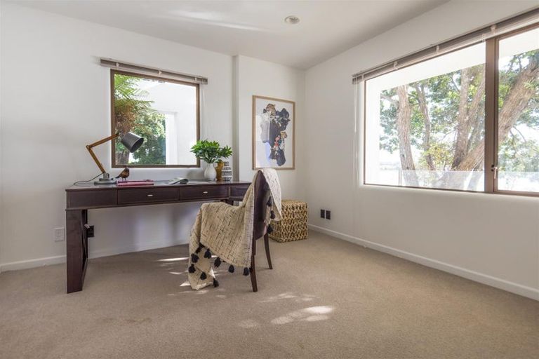 Photo of property in 6 Shepherds Road, Papakura, 2110