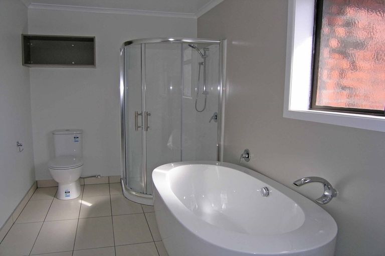 Photo of property in 15 Oak Street, Ebdentown, Upper Hutt, 5018