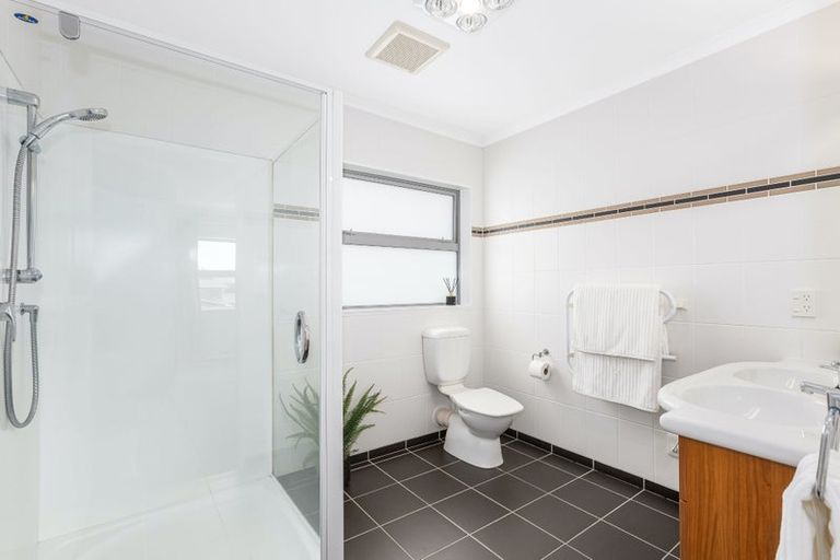 Photo of property in 9a Observatory Close, Whitby, Porirua, 5024