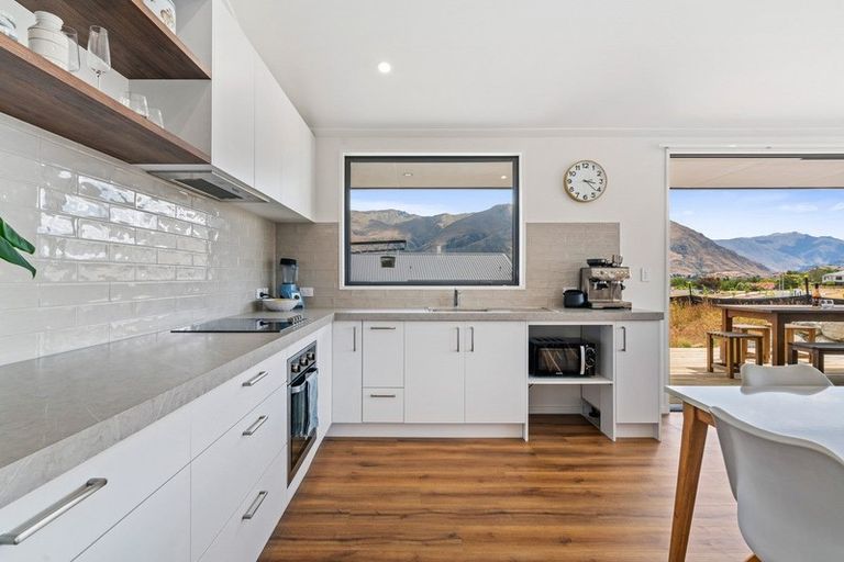 Photo of property in 64 Kirimoko Crescent, Wanaka, 9305