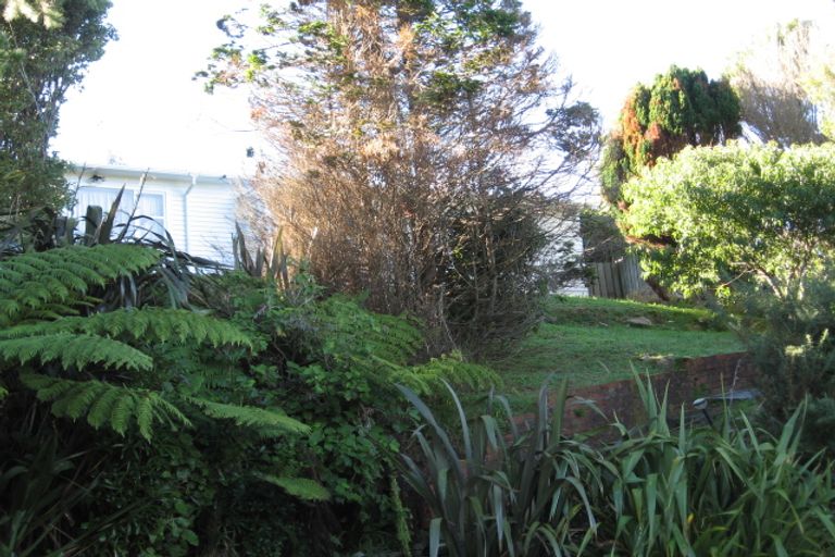 Photo of property in 49 Salford Street, Newlands, Wellington, 6037