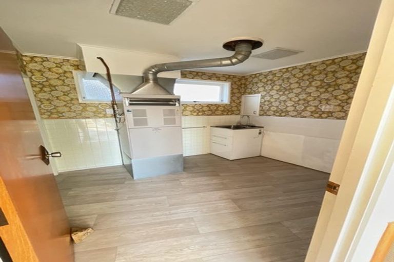 Photo of property in 11 Gilliam Street, New Lynn, Auckland, 0600