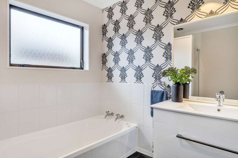 Photo of property in 1 Loader Place, Tawhero, Whanganui, 4501