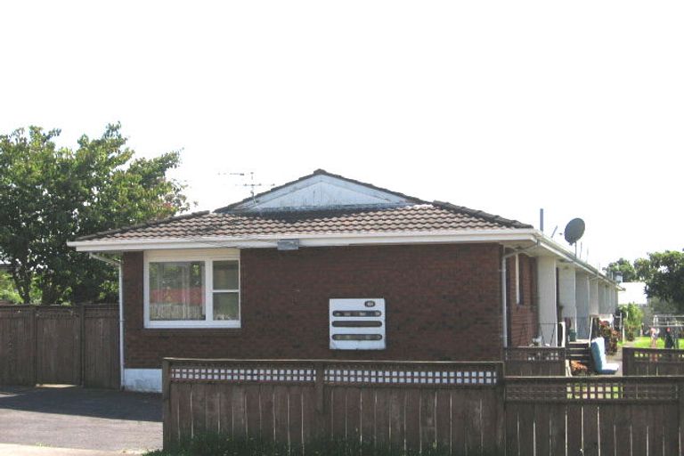 Photo of property in 8/27 Nikau Street, New Lynn, Auckland, 0600