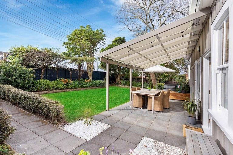 Photo of property in 229 Eskdale Road, Birkenhead, Auckland, 0626