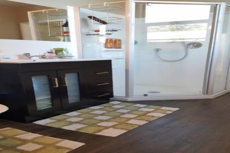 Photo of property in 20 Quigley Street, Newlands, Wellington, 6037