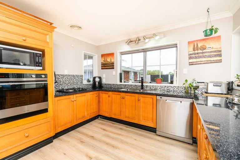 Photo of property in 6 Grange Place, Milson, Palmerston North, 4414
