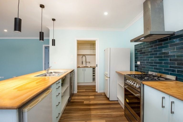 Photo of property in 38 Devon Street, Picton, 7220