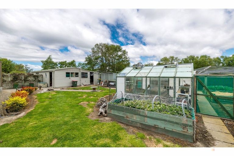 Photo of property in 92 Timaru Road, Waimate, 7924