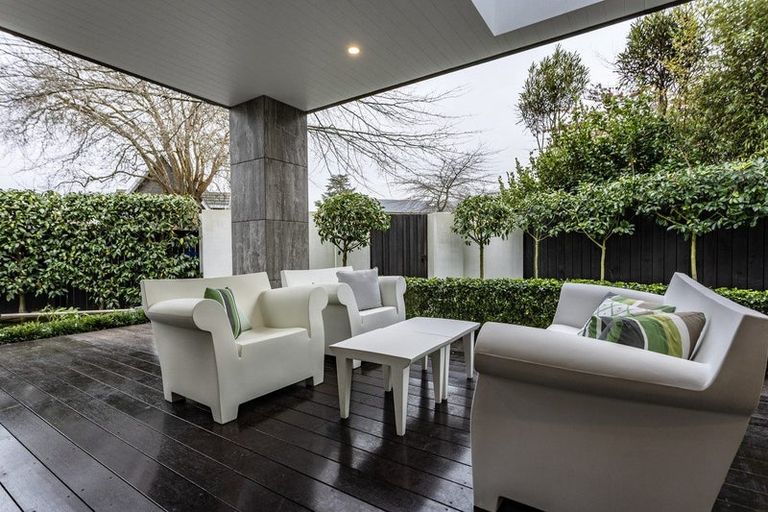 Photo of property in 2 Snowdon Road, Fendalton, Christchurch, 8052