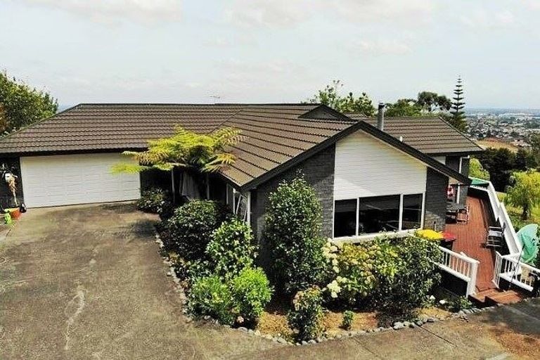 Photo of property in 327 Kaipara Road, Papakura, 2582