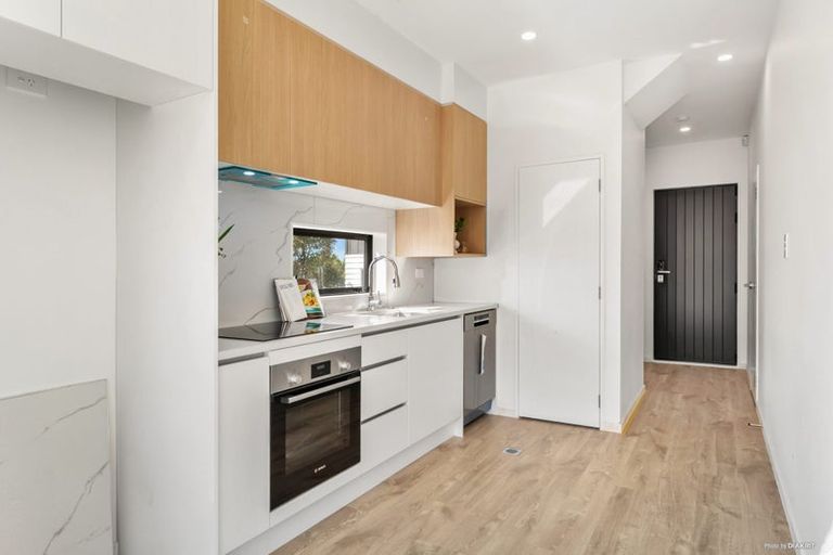 Photo of property in 4d Unsworth Drive, Unsworth Heights, Auckland, 0632