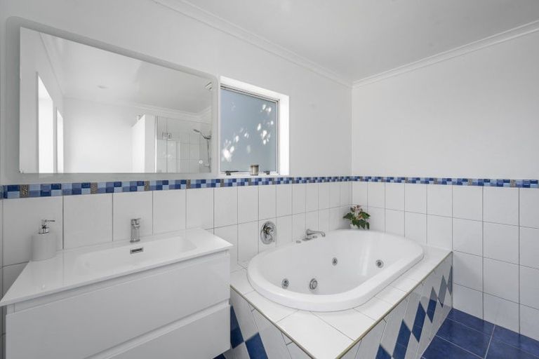 Photo of property in 30 Sutton Avenue, Clive, 4102
