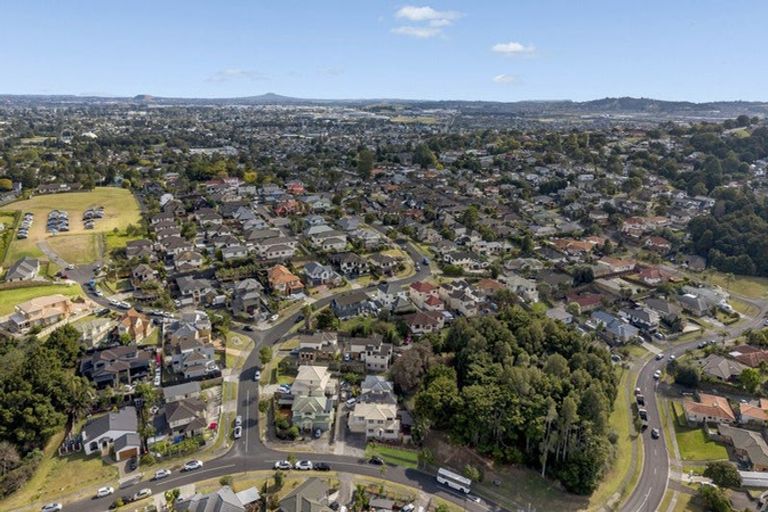 Photo of property in 3 Fairchild Avenue, Goodwood Heights, Auckland, 2105