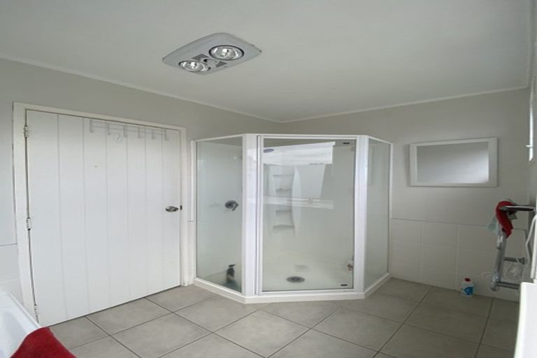 Photo of property in 33 Reelick Avenue, Pakuranga Heights, Auckland, 2010