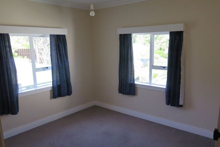 Photo of property in 28 Melbourne Road, Island Bay, Wellington, 6023