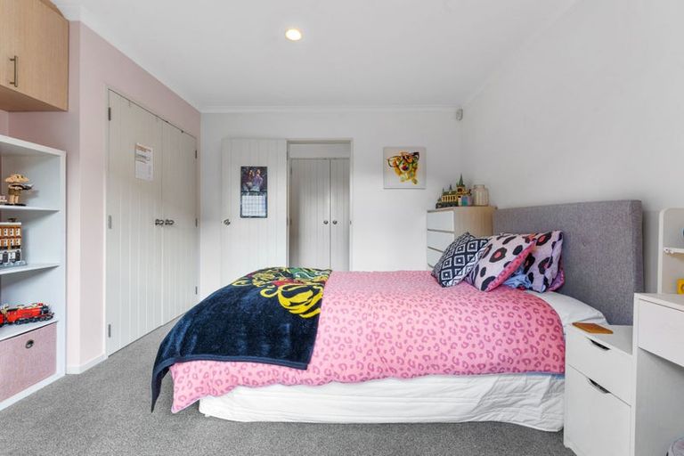 Photo of property in 16 Fernloche Place, Flat Bush, Auckland, 2016