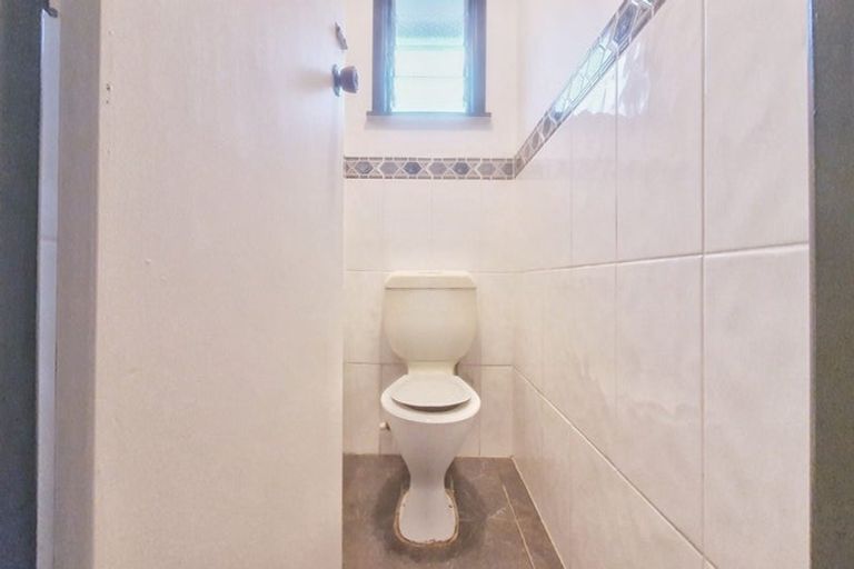 Photo of property in 75 Forest Hill Road, Henderson, Auckland, 0612