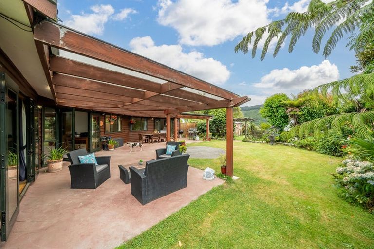 Photo of property in 38 Emerald Hill Drive, Birchville, Upper Hutt, 5018