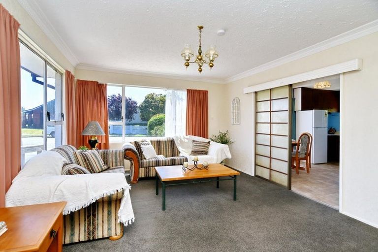 Photo of property in 1/15 Heathglen Avenue, Parklands, Christchurch, 8083