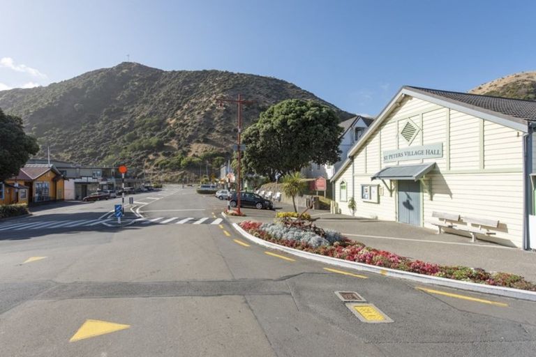 Photo of property in 1 Wellington Road, Paekakariki, 5034
