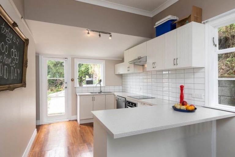 Photo of property in 37 Drummond Street, Mount Cook, Wellington, 6021