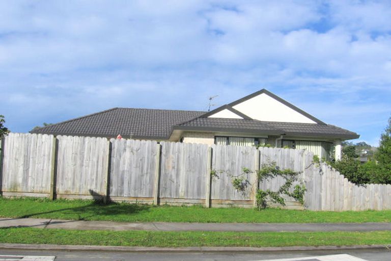 Photo of property in 1 Magee Place, East Tamaki Heights, Auckland, 2016