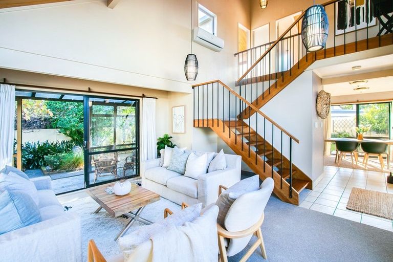 Photo of property in 3 Moana Place, Taradale, Napier, 4112