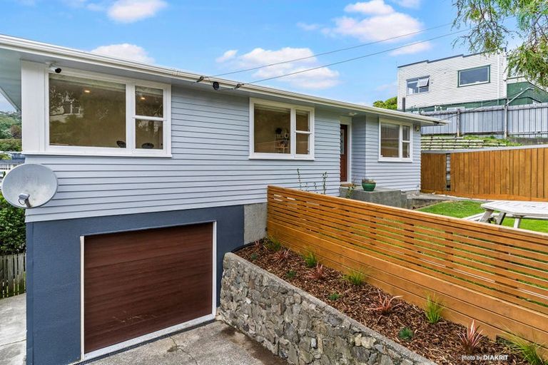 Photo of property in 70 Bassett Road, Johnsonville, Wellington, 6037