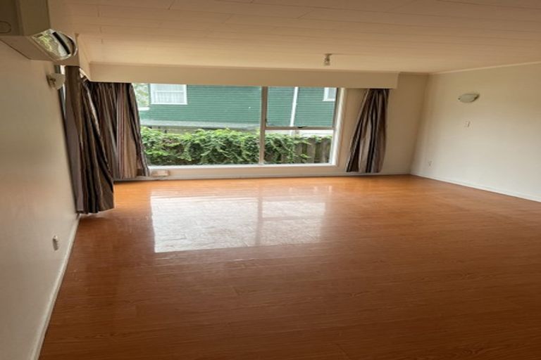 Photo of property in 17 Salamanca Road, Sunnynook, Auckland, 0620