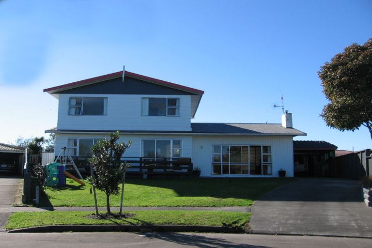 Photo of property in 9 Essex Place, Milson, Palmerston North, 4414