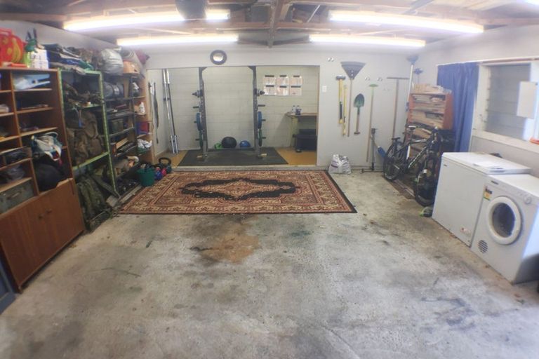 Photo of property in 5 Jones Place, Highbury, Palmerston North, 4412