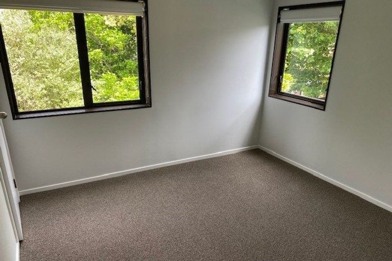 Photo of property in 2/12 Bradbury Road, Botany Downs, Auckland, 2010