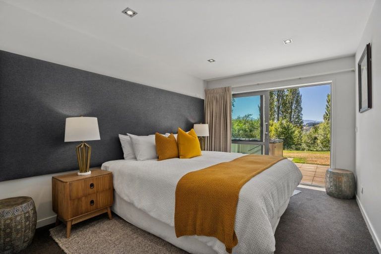 Photo of property in 10 Tapley Paddock, Wanaka, 9305