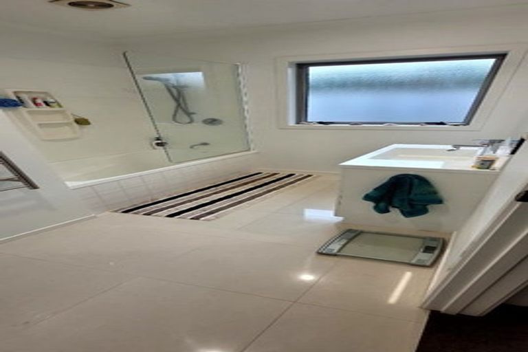 Photo of property in 12a Kervil Avenue, Te Atatu Peninsula, Auckland, 0610