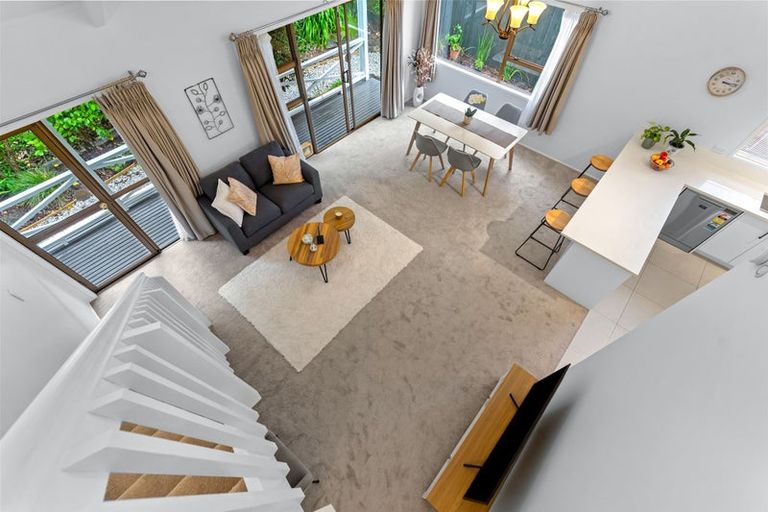 Photo of property in 2/1 Trelawny Place, Hillcrest, Auckland, 0627