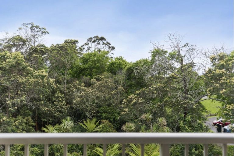 Photo of property in The Haven, 9/120 Beach Haven Road, Beach Haven, Auckland, 0626