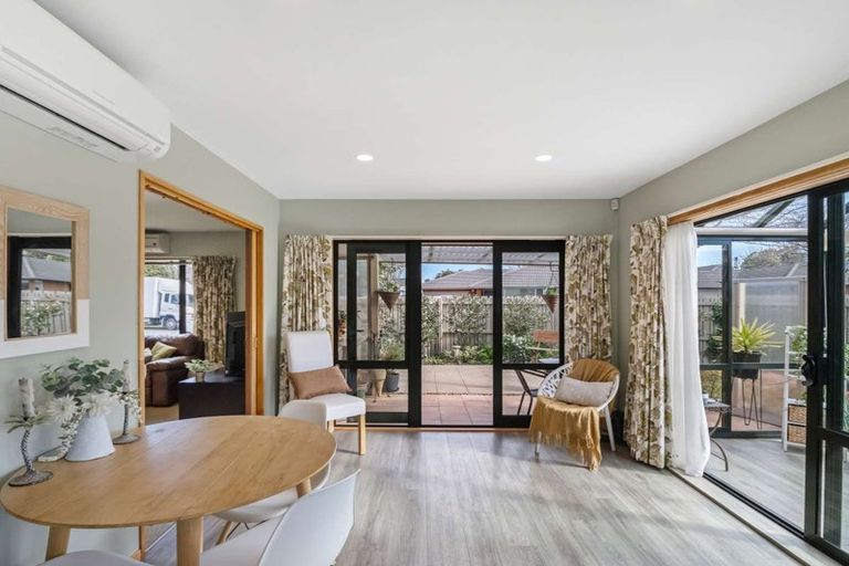 Photo of property in 4 Chesterfield Mews, Russley, Christchurch, 8042