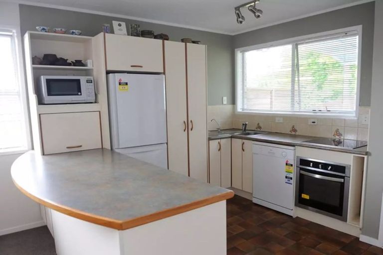 Photo of property in 27 Fitzwater Place, Henderson, Auckland, 0612