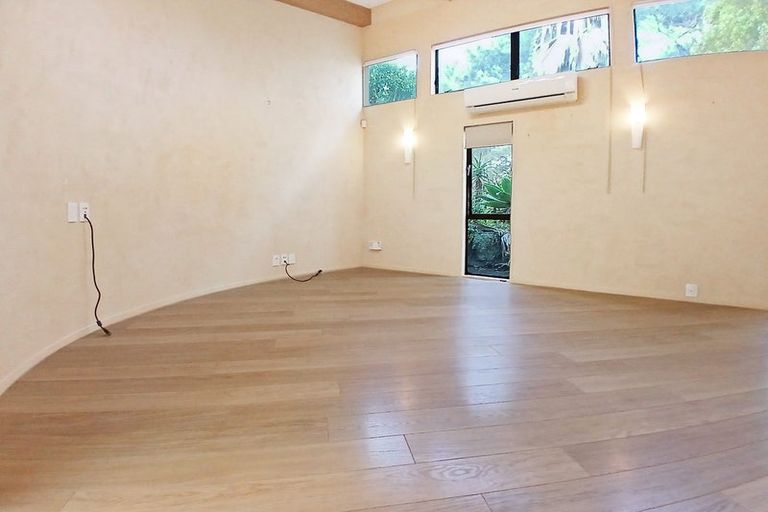 Photo of property in 9 Saddleback Rise, Murrays Bay, Auckland, 0630