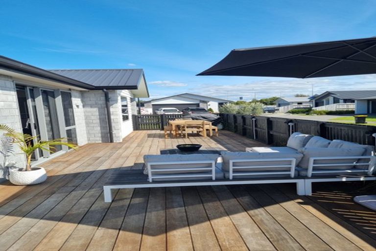 Photo of property in 37 Franks Way, Papamoa Beach, Papamoa, 3118