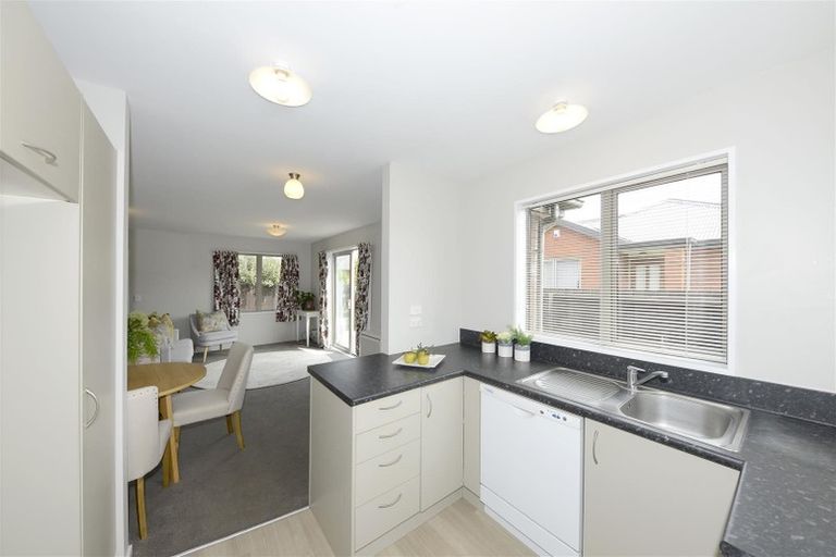 Photo of property in 17 Picton Avenue, Riccarton, Christchurch, 8011